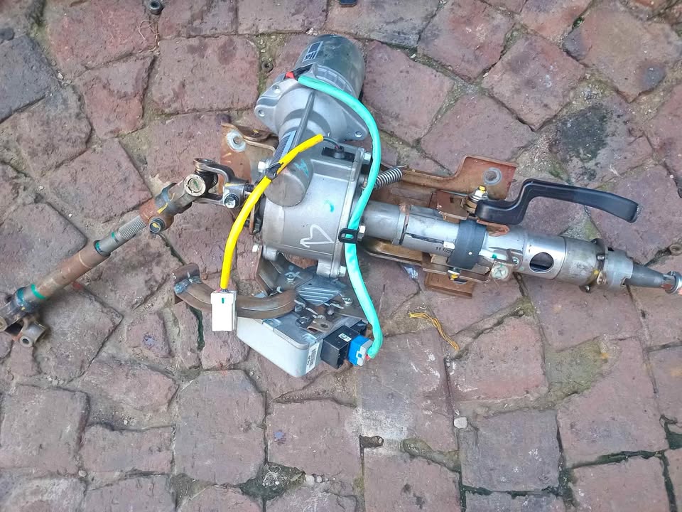 Hyundai i20 2012 model steering column electric for sale WhatsApp or cell - Private Seller