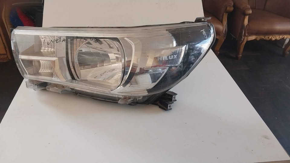Toyota Hilux 2017 Left headlight for sale - Private Seller Toyota Hilux 2017 Left headlight for sale - Private Seller