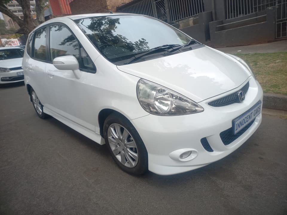 2008 HONDA JAZZ IVTEC 1.5 PETROL, AUTOMATIC, WHITE COLOR, MILEAGE 102000KMS