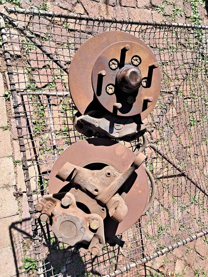 Ford Grenada brakes front hubs and callipers - Private Seller