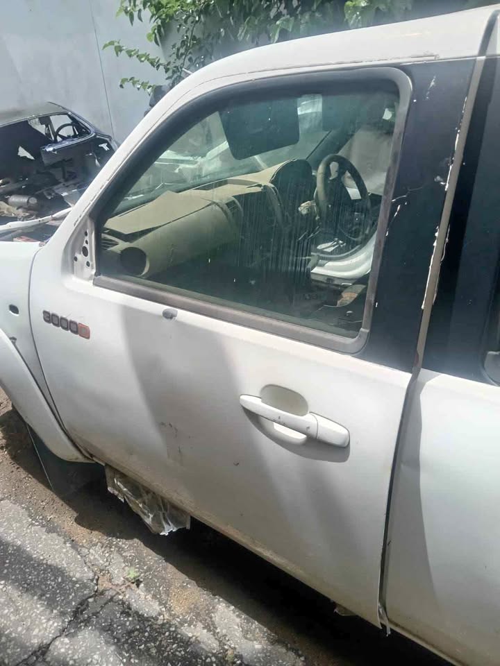 Mazda bt50 2007 double cab left front door - Private Seller Mazda bt50 2007 double cab left front door - Private Seller