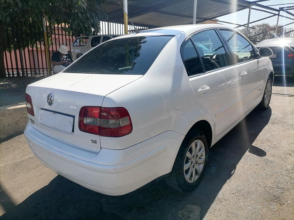 2009 Volkswagen polo Classic 1.6 Sedan