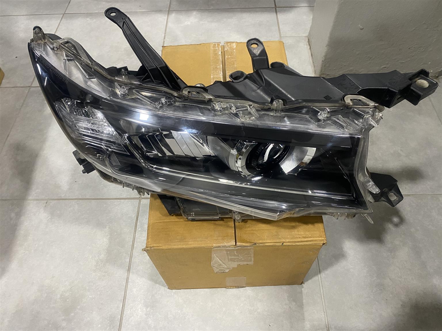 2023 TOYOTA LAND CRUISER PRADO LED HEADLIGHT RIGHT SIDE FOR SALE. IN PRISTINE - Private Seller 2023 TOYOTA LAND CRUISER PRADO LED HEADLIGHT RIGHT SIDE FOR SALE. IN PRISTINE - Private Seller