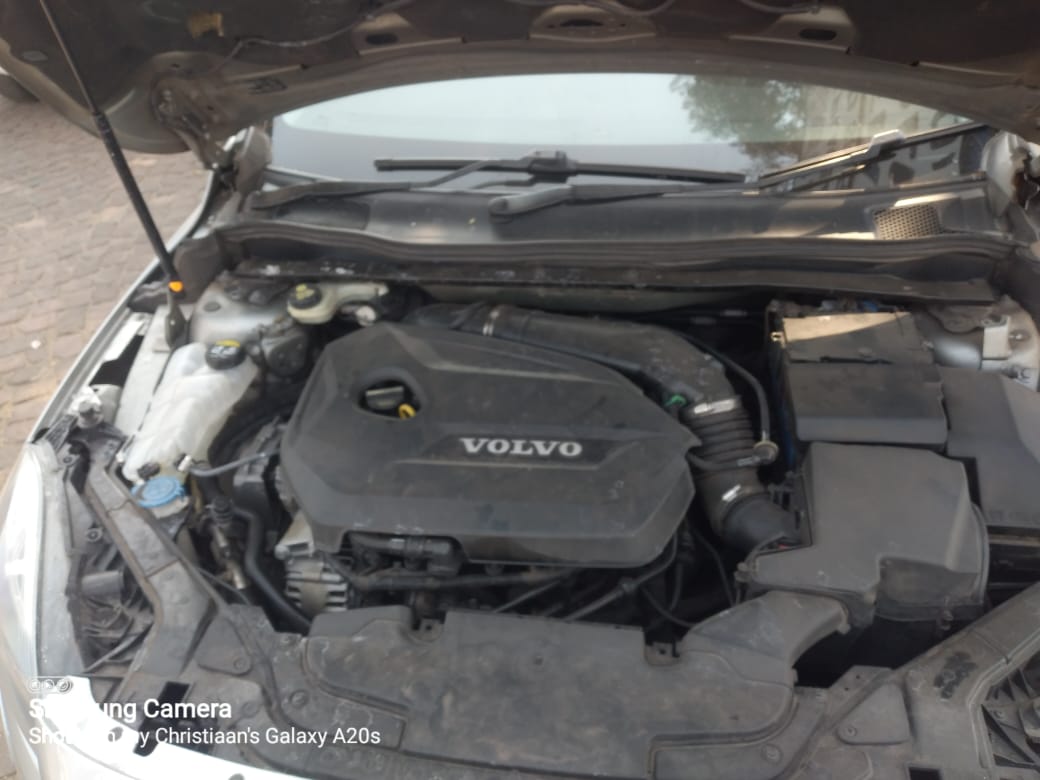 2014 VOLVO V40 T3 MANUAL STRIPPING FOR SPARES - Private Seller
