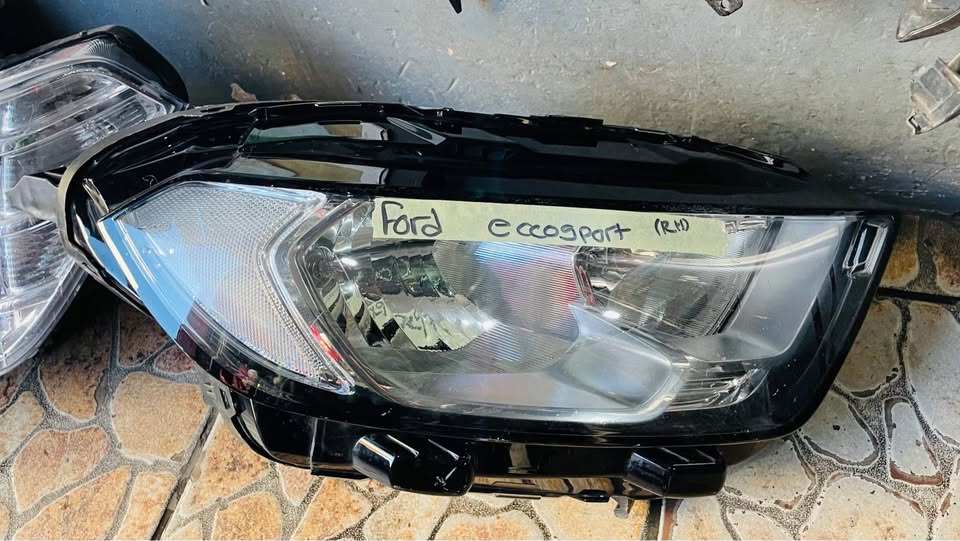 Ford Ecosport headlight