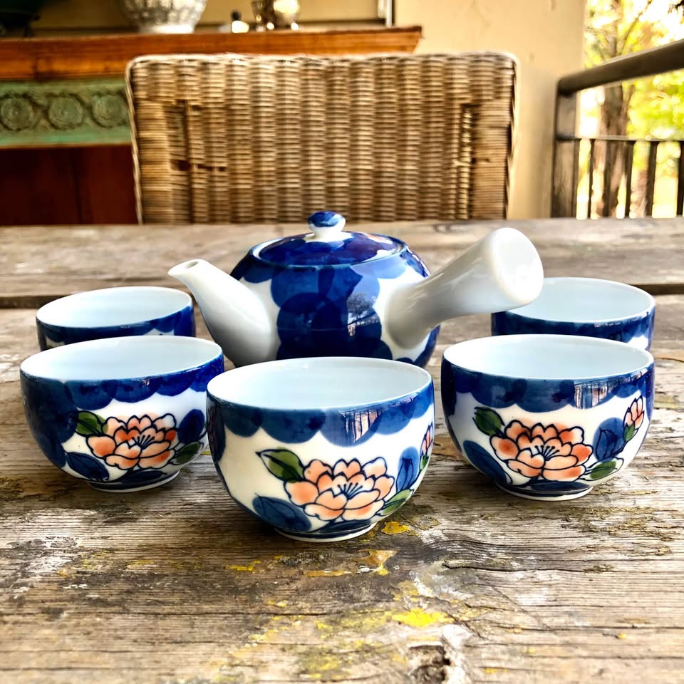 Vintage Handpainted Ceramic Japanese Tea Pot & 5 Cups With Flowers Vintage Handpainted Ceramic Japanese Tea Pot & 5 Cups With Flowers