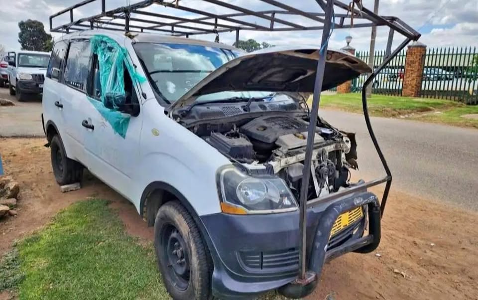Mahindra Xylo 2.2 7Seater STRIPPING FOR SPARE/PARTS - Private Seller Mahindra Xylo 2.2 7Seater STRIPPING FOR SPARE/PARTS - Private Seller