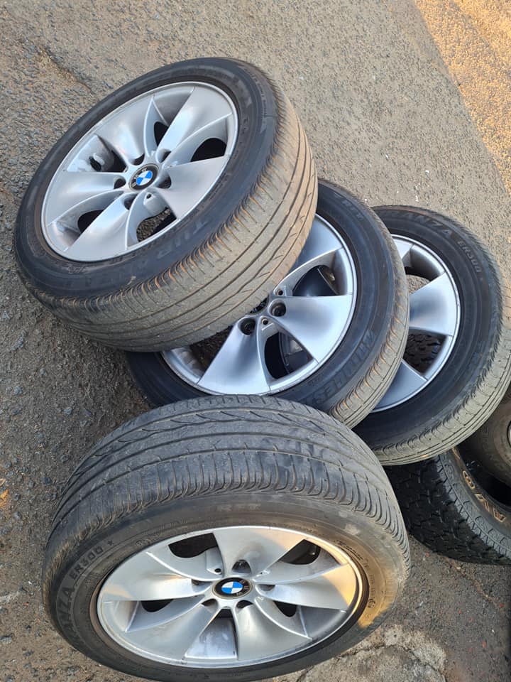 Bmw E90 original alloy mags size 16+tyres used still in good condition
