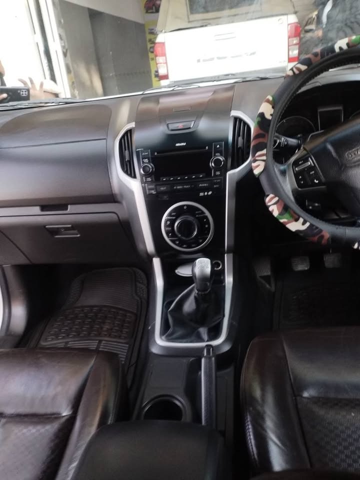 2015 ISUZU kb300 DTEQ 4x2 DOUBLE CAB CANOPY MANUAL