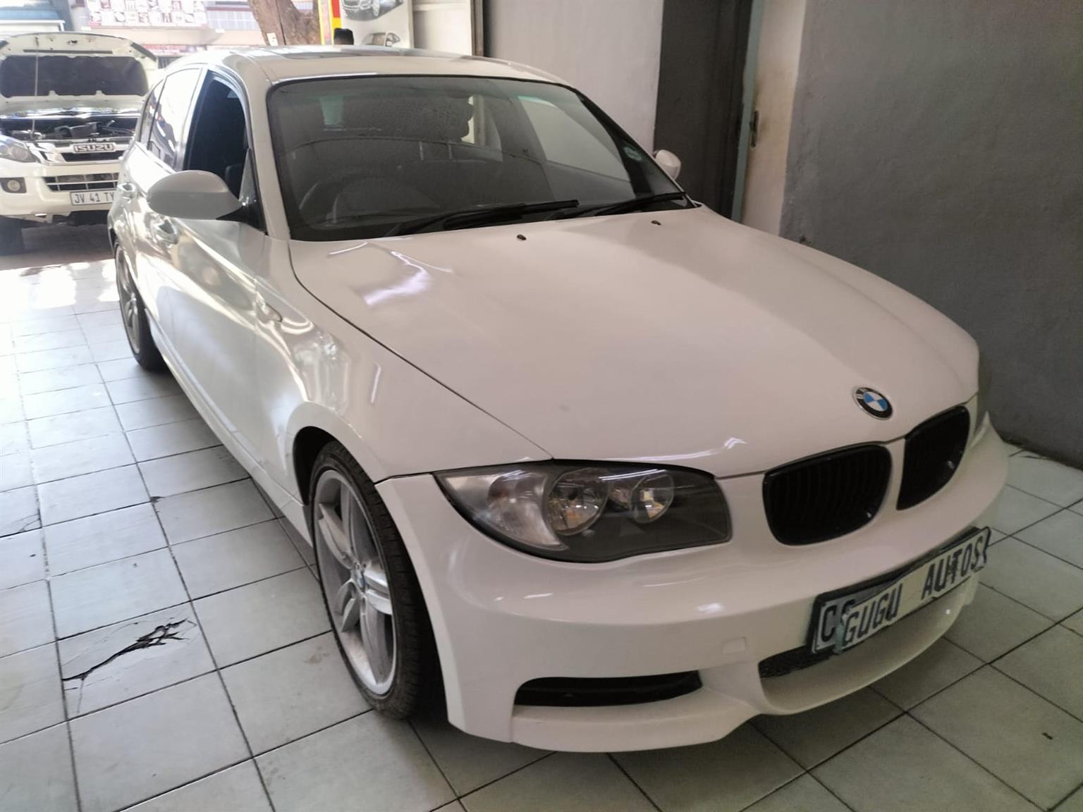 2009 BMW E87 120i MSPORT ,MANUAL PETROL ,SUNROOF 110.000KM