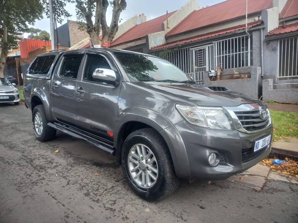2015 Toyota Hilux Double Cab 3.0 D4D DIESEL, Manual, Legend 45 Canopy, Grey