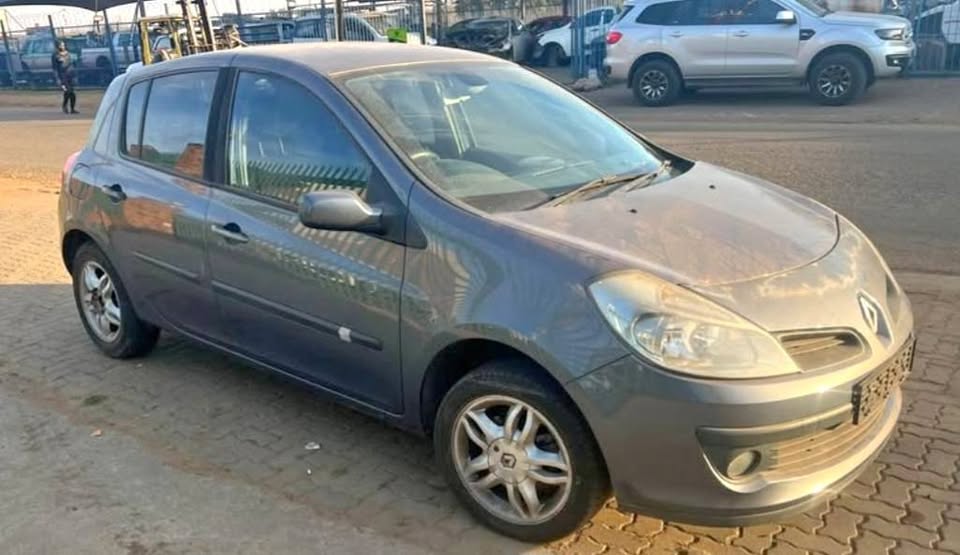 Renault Clio 3 1.4 Now Stripping For Spare Parts - Private Seller Renault Clio 3 1.4 Now Stripping For Spare Parts - Private Seller