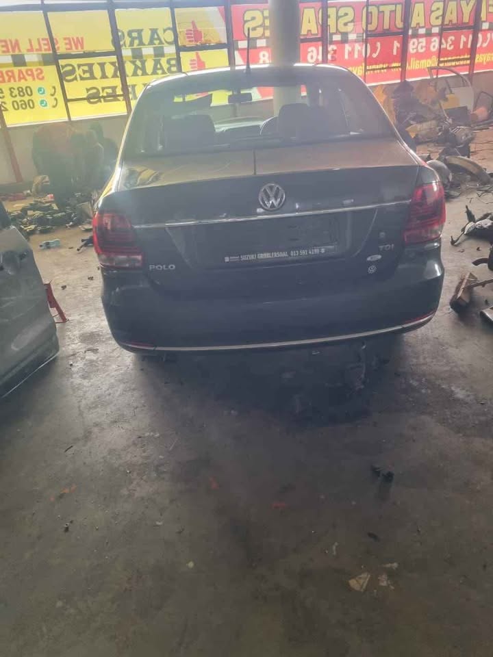 POLO 6 SEDAN STRIPPING FOR SPARES