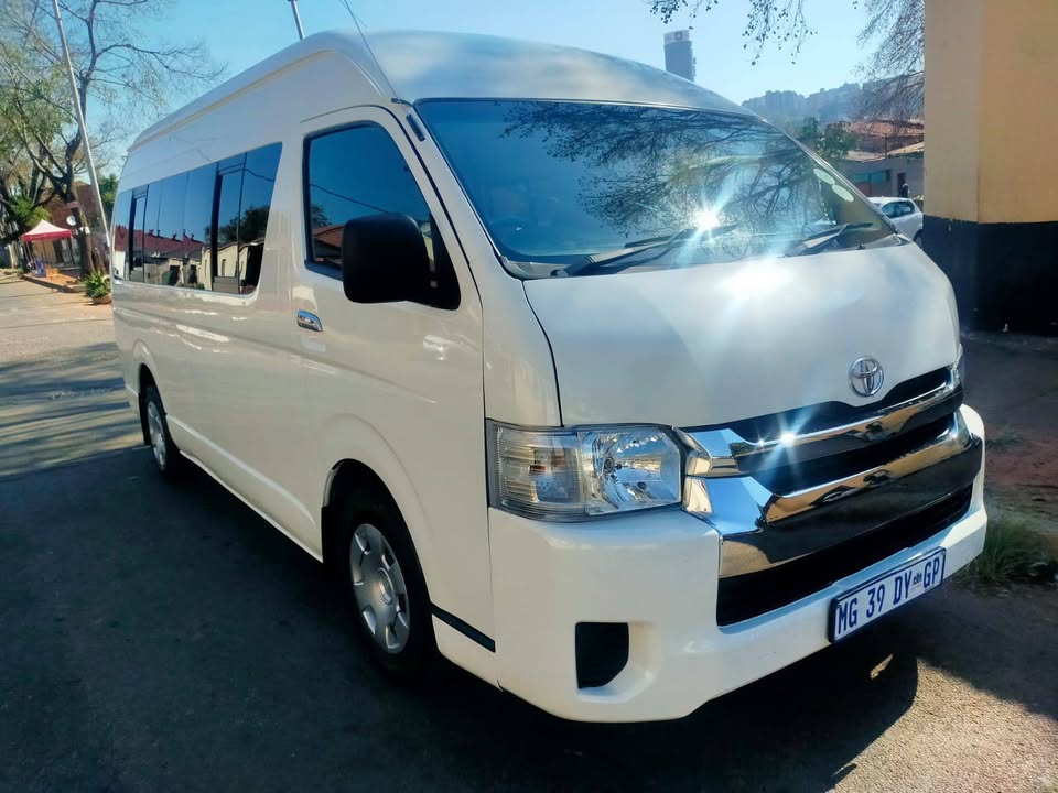 2011 TOYOTA QUANTUM 2.5 GL 14SEATER Transmission: Manual  Mileage: 230000km Fueltype: Diesel White