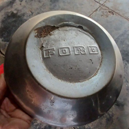 Ford, early 1950, hub cap - Private Seller Ford, early 1950, hub cap - Private Seller