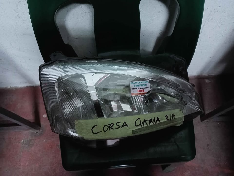 OPEL CORSA GAMMA RIGHT HEADLIGHT - Private Seller OPEL CORSA GAMMA RIGHT HEADLIGHT - Private Seller