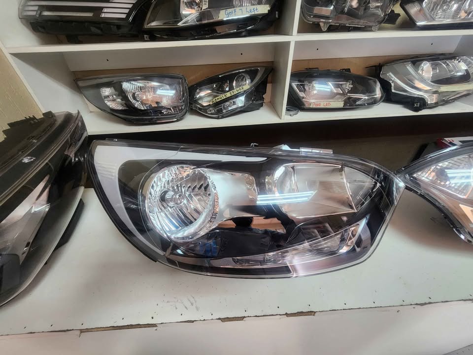Kia rio headlight super clean - Private Seller Kia rio headlight super clean - Private Seller