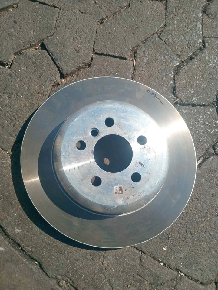 2020 - 2021 BMW 228i Front Left & Right Side Brake Rotor Disc Set OEM - Private Seller 2020 - 2021 BMW 228i Front Left & Right Side Brake Rotor Disc Set OEM - Private Seller