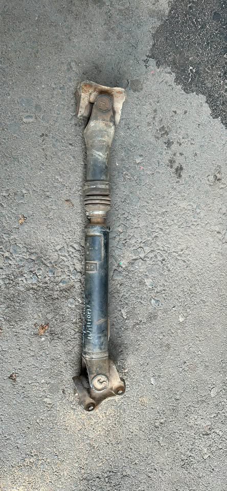 Toyota Hilux 3.0 D4D Front PropShaft For Sale @Circle 7 Used Parts Call or WhatsApp - Private Seller
