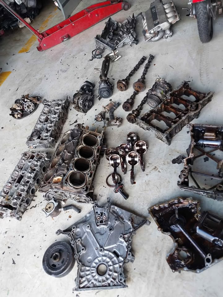 Volvo XC90 V8 2010 Engine spare parts for sale - Private Seller Volvo XC90 V8 2010 Engine spare parts for sale - Private Seller