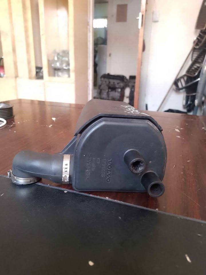 VOLVO S40 2005 CRANKCASE BREATHER FOR SALE - Private Seller