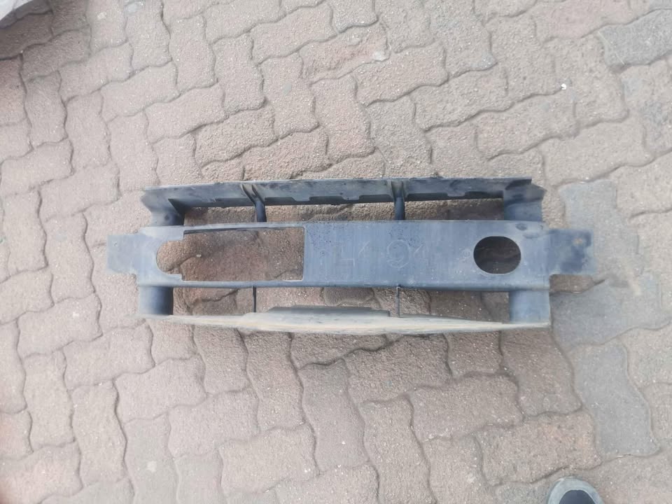 Range Rover voque / sport Radiator air guide - Private Seller Range Rover voque / sport Radiator air guide - Private Seller