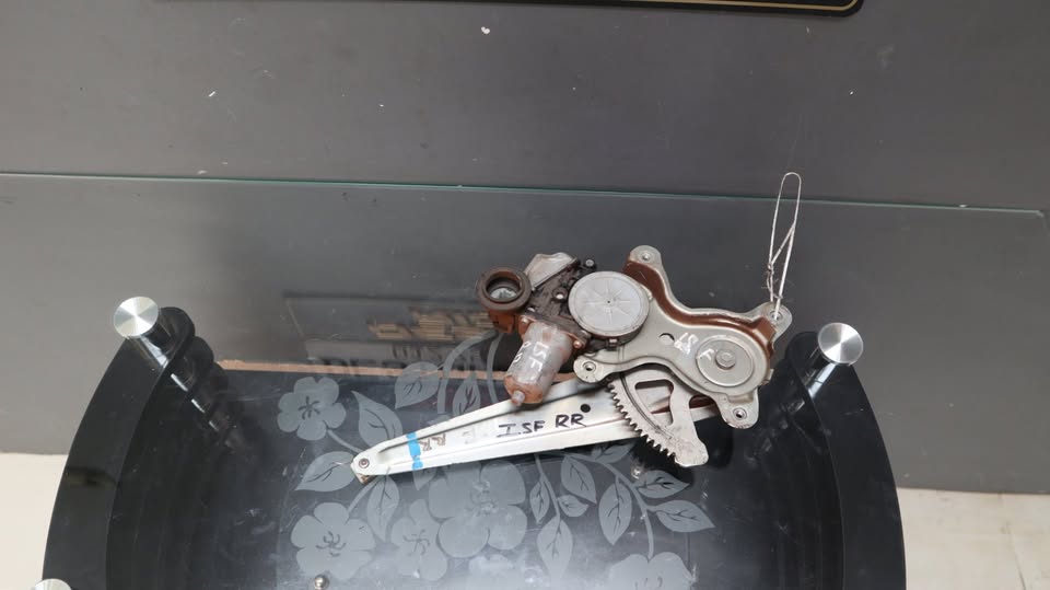 ISF LEXUS WINDOW MECHANISM REAR RIGHT - Private Seller