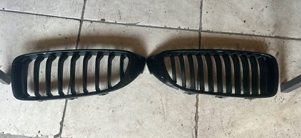 BMW 4 Series F32 F33 F36 Front Kidney Grille right and Left - Private Seller BMW 4 Series F32 F33 F36 Front Kidney Grille right and Left - Private Seller