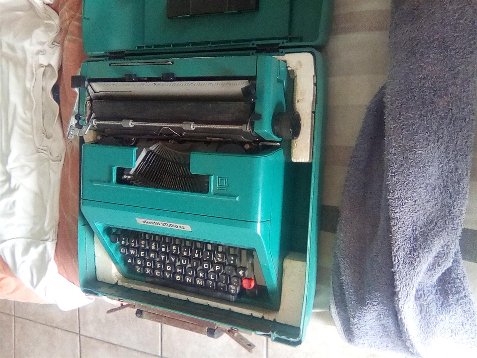 Olivetti studio 45 typewriter