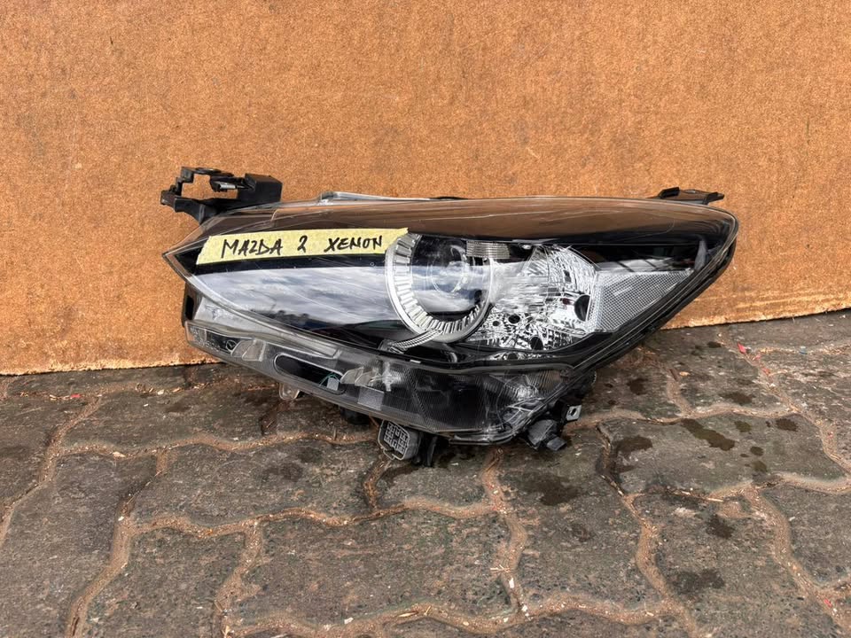 Mazda 2 Xenon Headlight - Private Seller Mazda 2 Xenon Headlight - Private Seller