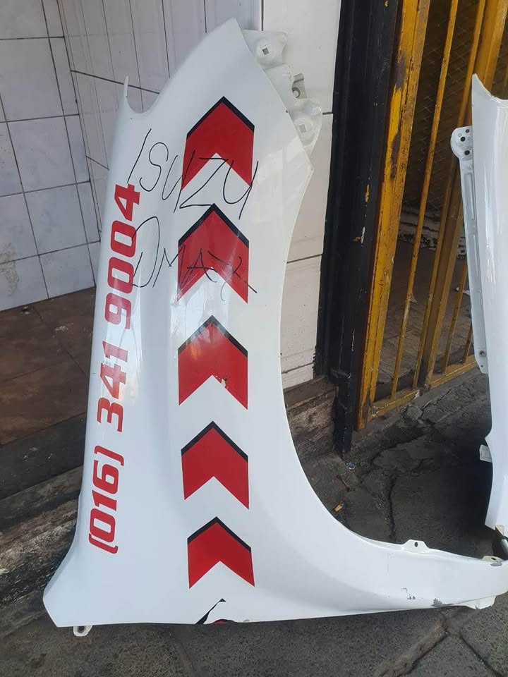 Isuzu D-Max fender - Private Seller