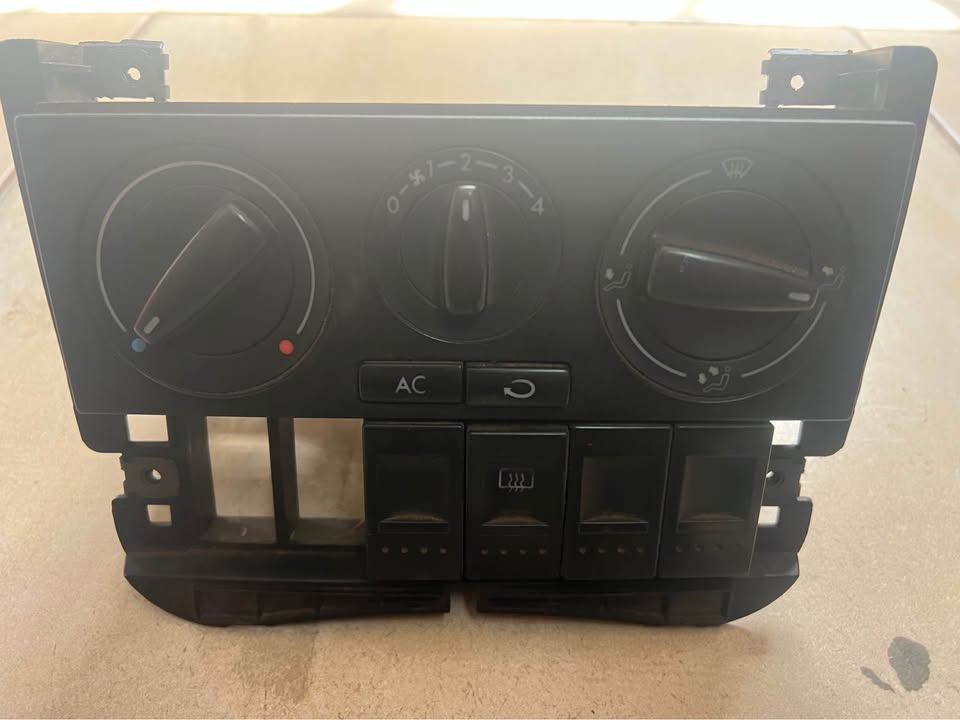 Volkswagen PoloVivo/Jetta 3/Golf 5/Golf 1Heater Control Switches call or whatsapp - Private Seller Volkswagen PoloVivo/Jetta 3/Golf 5/Golf 1Heater Control Switches call or whatsapp - Private Seller