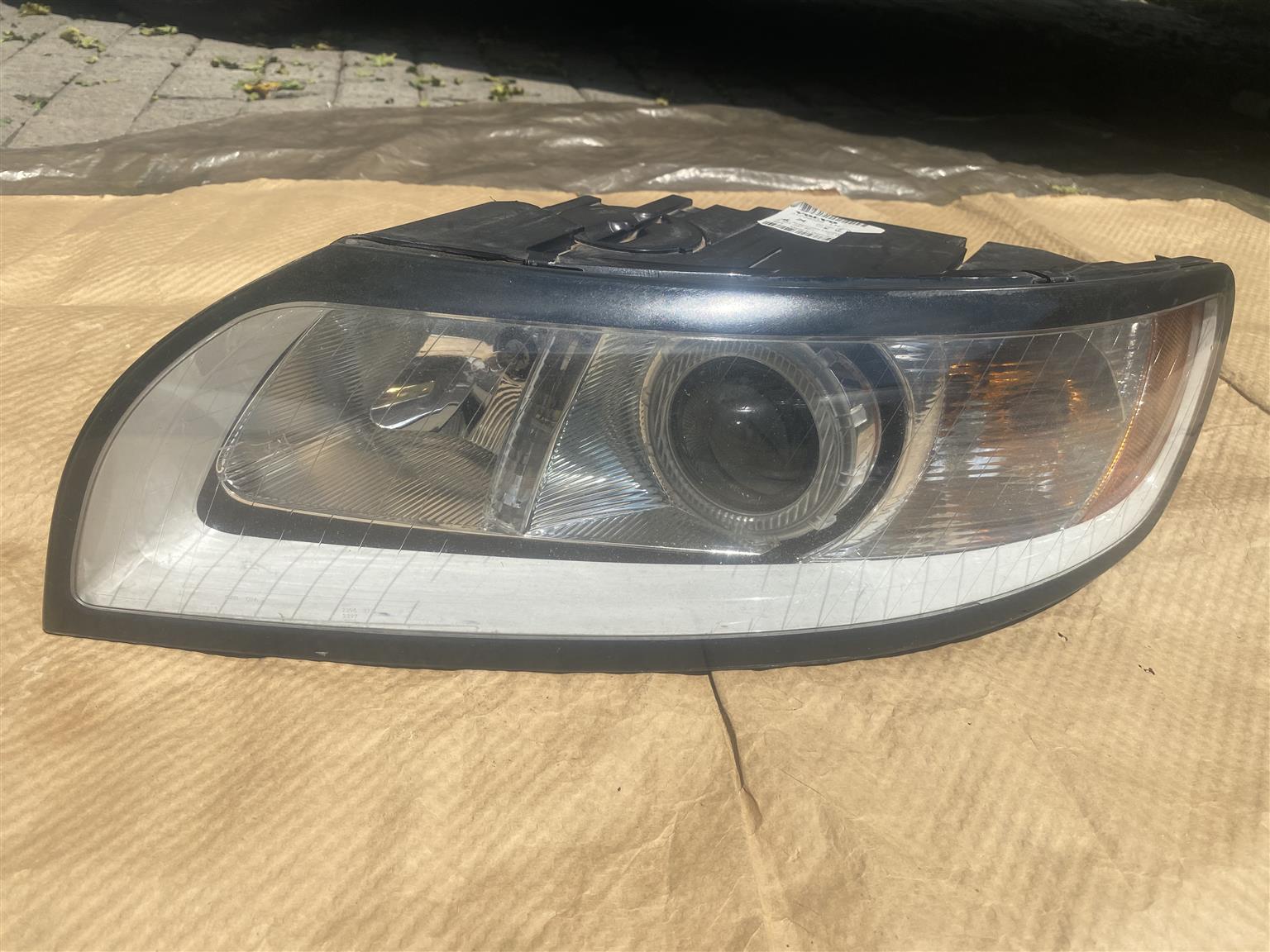 2012 VOLVO S40 HEADLIGHT LEFT SIDE FOR SALE. OEM IN PRISTINE CONDITION - Private Seller 2012 VOLVO S40 HEADLIGHT LEFT SIDE FOR SALE. OEM IN PRISTINE CONDITION - Private Seller