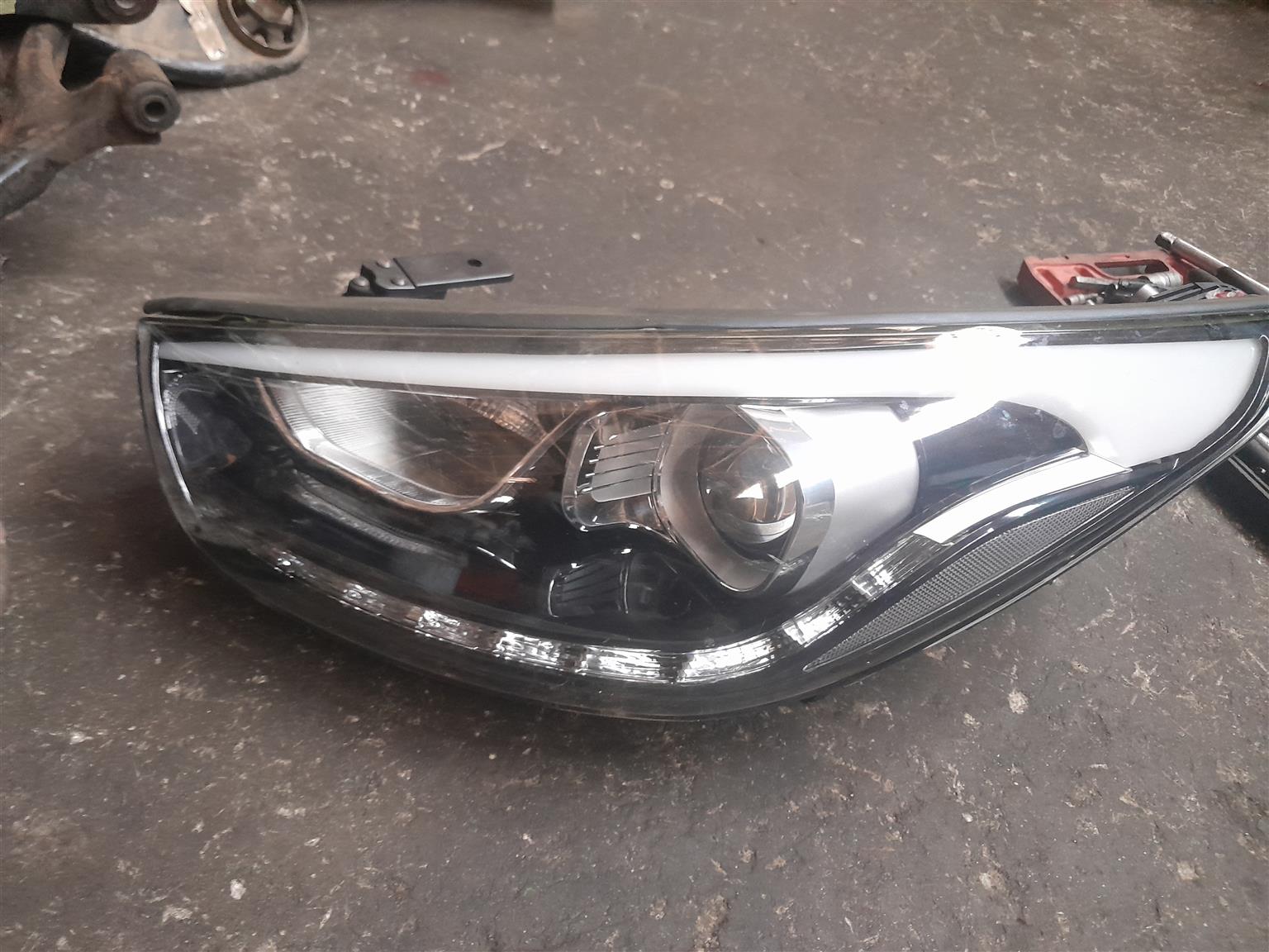 Hyundai ix35 Headlight for Sale - Private Seller Hyundai ix35 Headlight for Sale - Private Seller