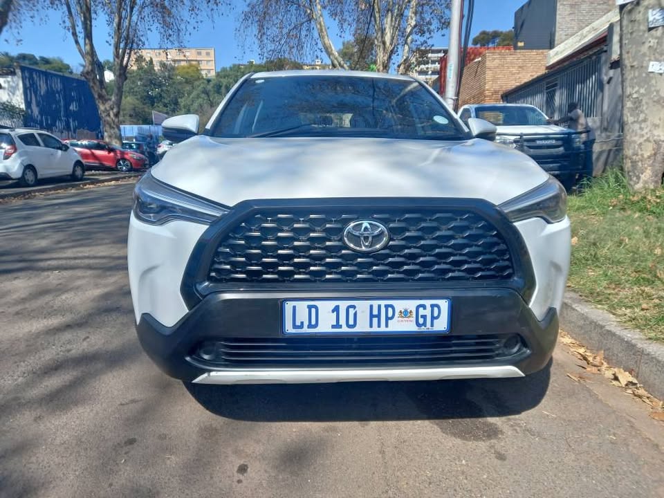 2023 Toyota corolla cross 1.8 XI Petrol, Automatic, White, 14000kms Keyless, Service book