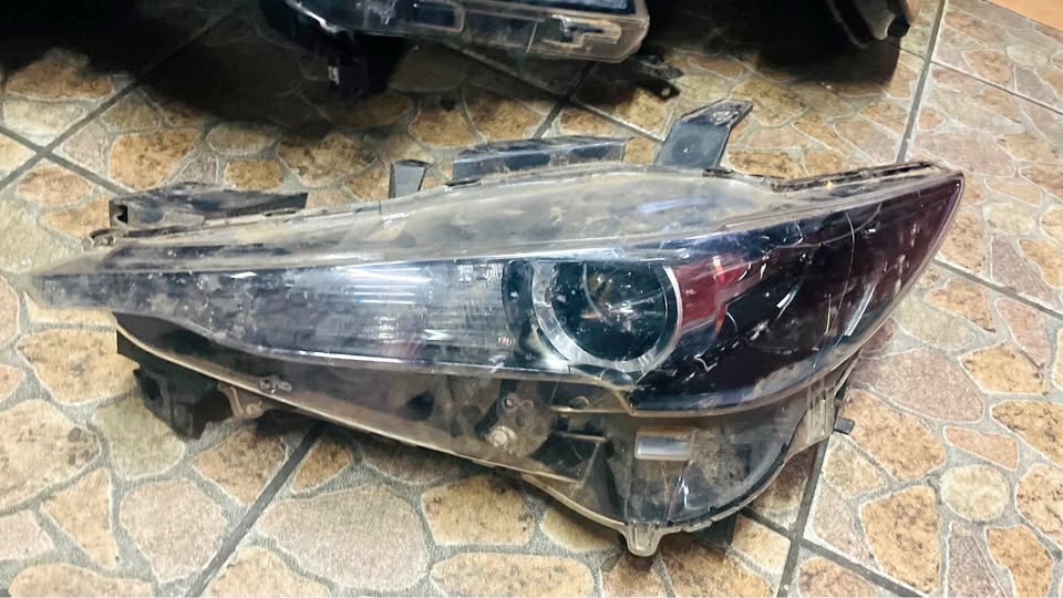 Mazda CX-5 headlight - Private Seller Mazda CX-5 headlight - Private Seller