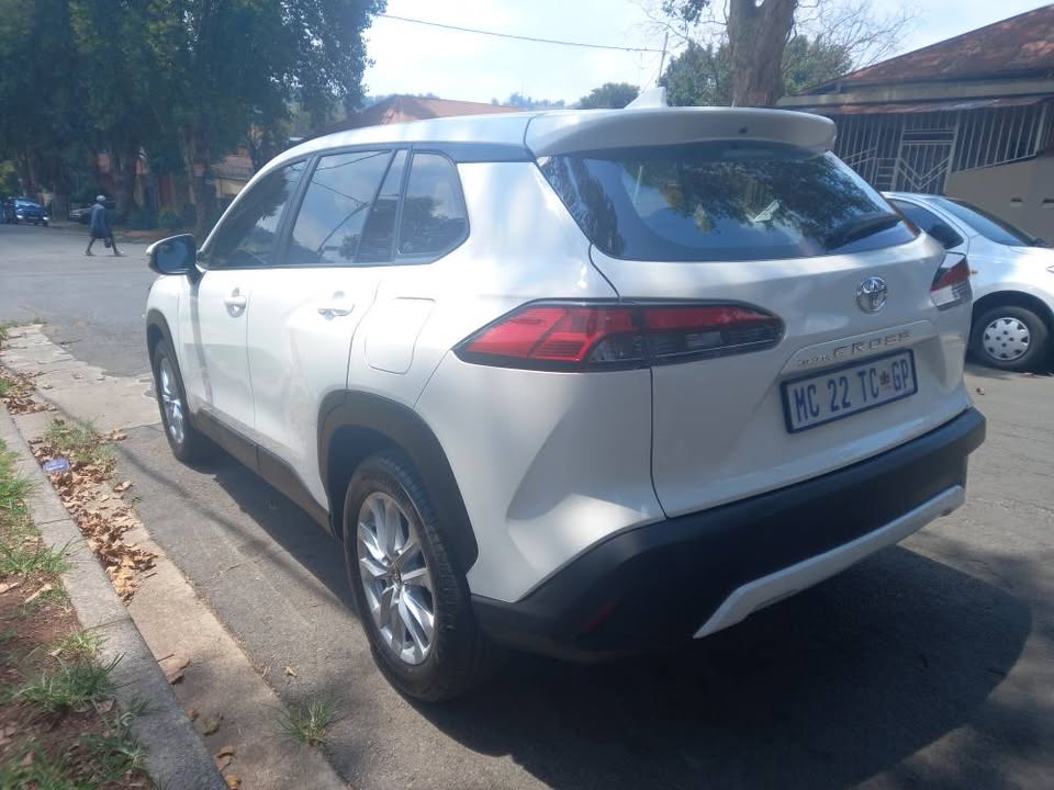 2024 TOYOTA COROLLA CROSS ENG.1.8 PETROL, AUTOMATIC, WHITE COLOR, 4600KMS