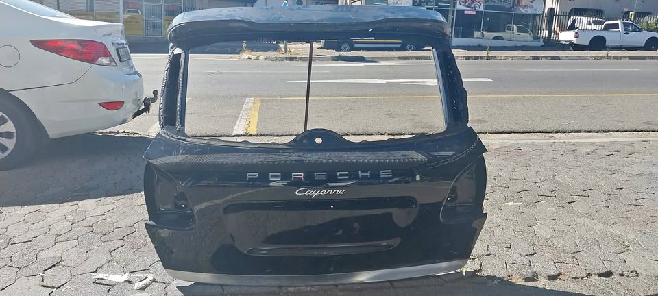 PORSCHE CAYENNE BOOTLID - Private Seller