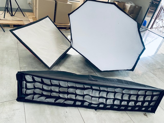 Photographic studio flash kits with soft boxes