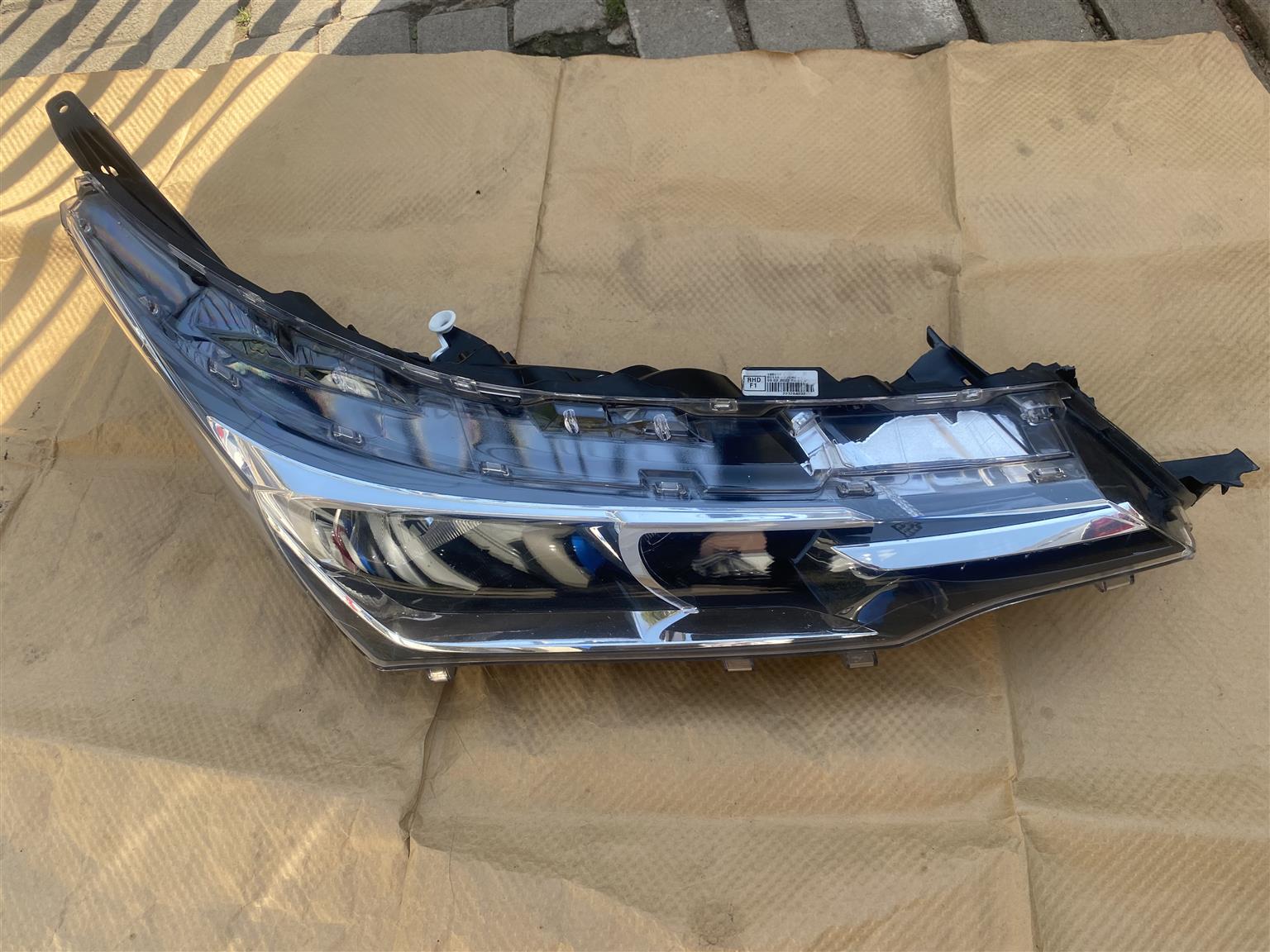 2018 TOYOTA COROLLA PRESTIGE LED HEADLIGHT RIGHT SIDE FOR SALE