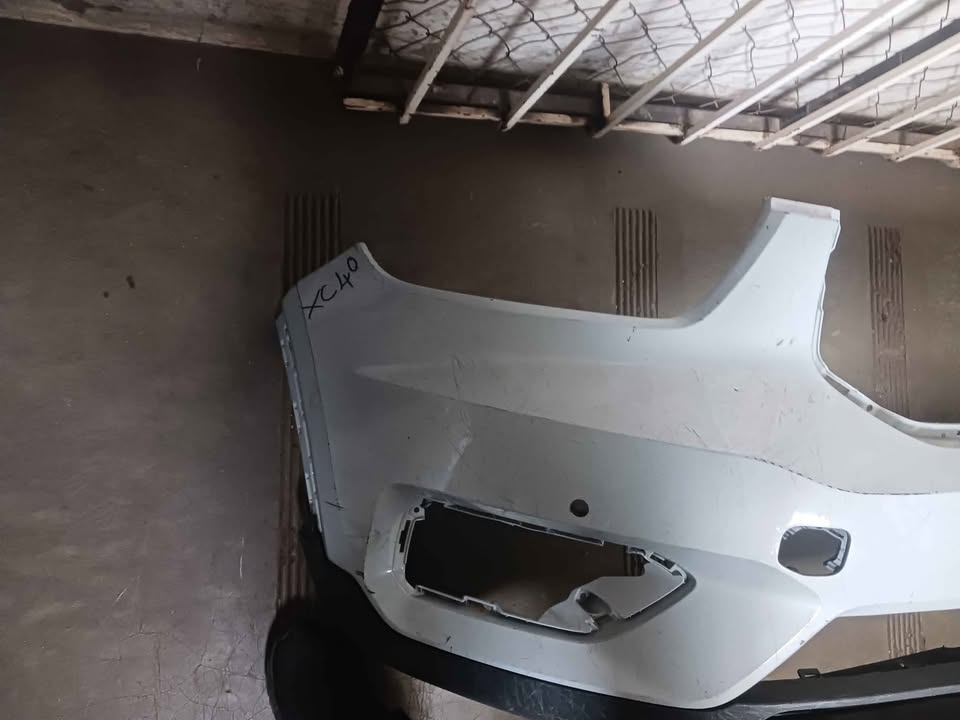 VOLVO XC40 FRONT BUMPER - Private Seller