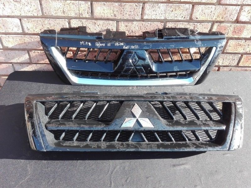 Mitsibushi Pajero Prefacelift Main Grill - Private Seller Mitsibushi Pajero Prefacelift Main Grill - Private Seller