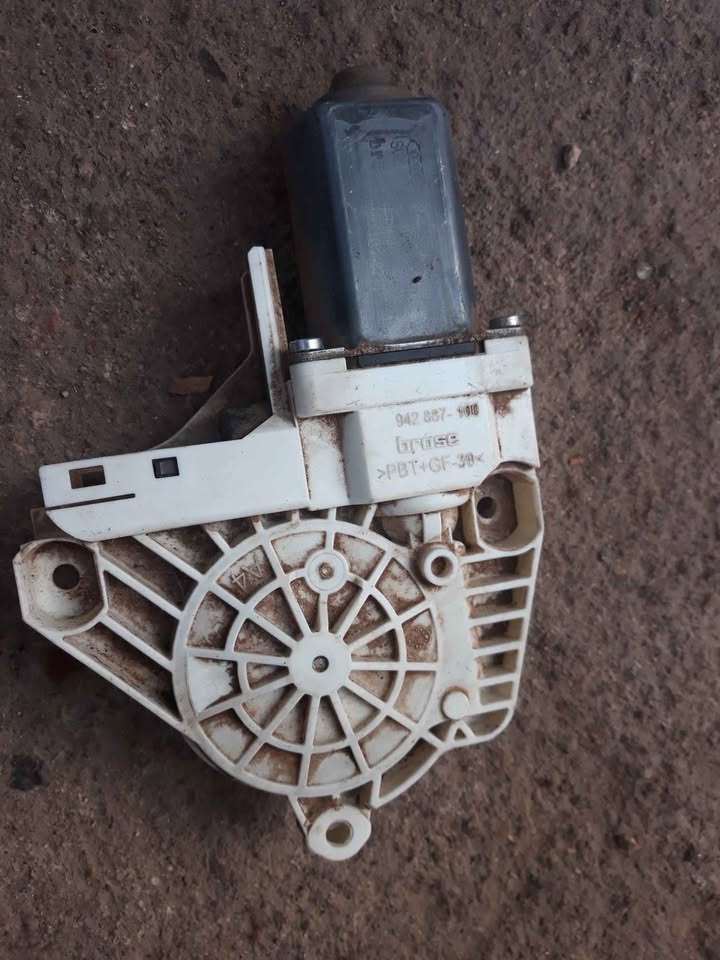 Audi A1/A5 Left Front Door Window Mechanism - Private Seller
