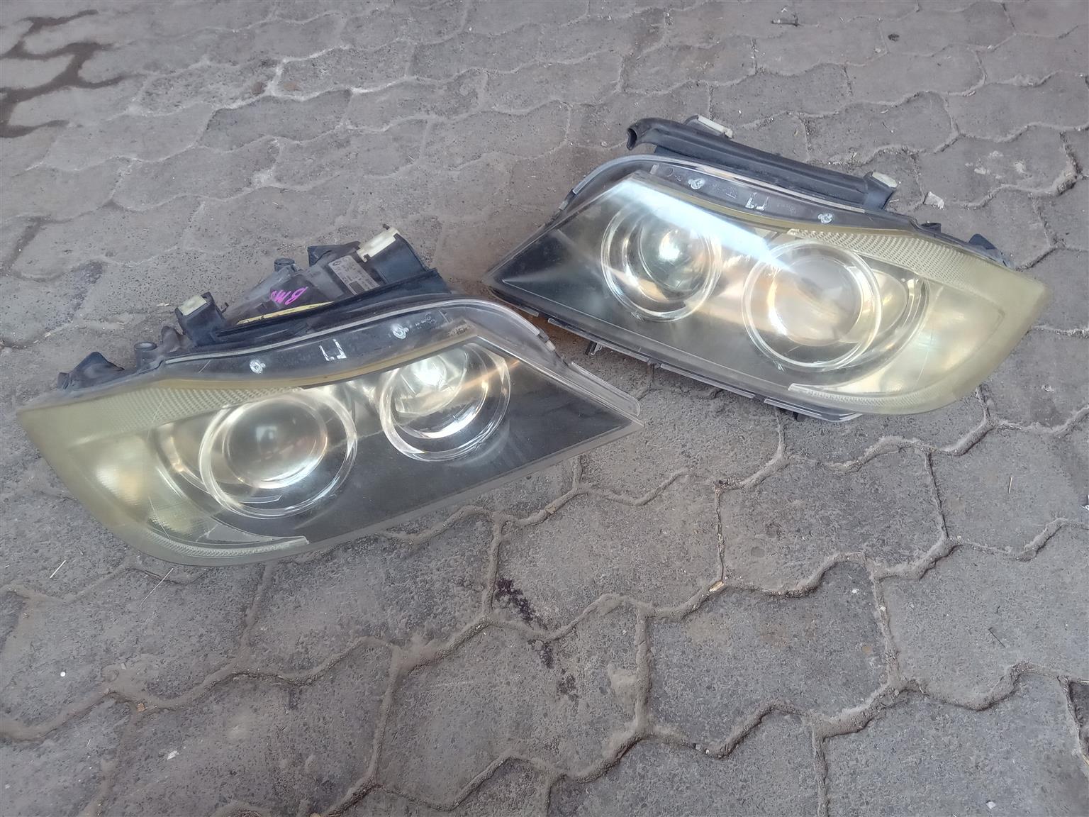 BMW E91 3 Series 320i Zenon Headlight - Private Seller