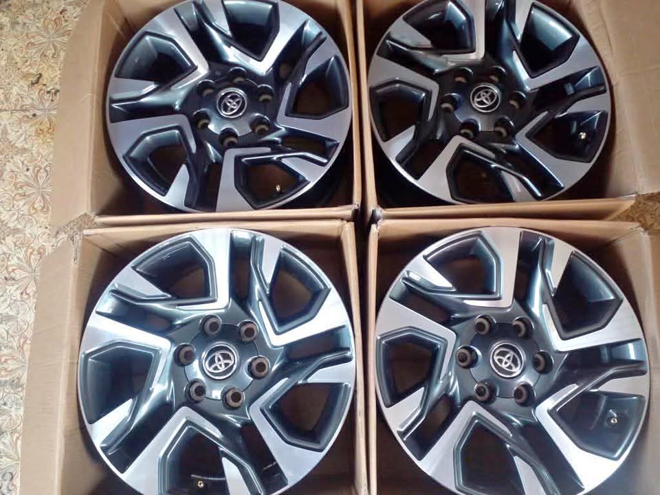 18 inch Toyota Hilux fortuner wheels original mags Toyota legend 55 rims with ty - Private Seller 18 inch Toyota Hilux fortuner wheels original mags Toyota legend 55 rims with ty - Private Seller