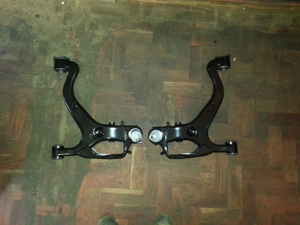 Lower control arms for Discovery 3. Discovery 4 and Range Rover Sport - Private Seller