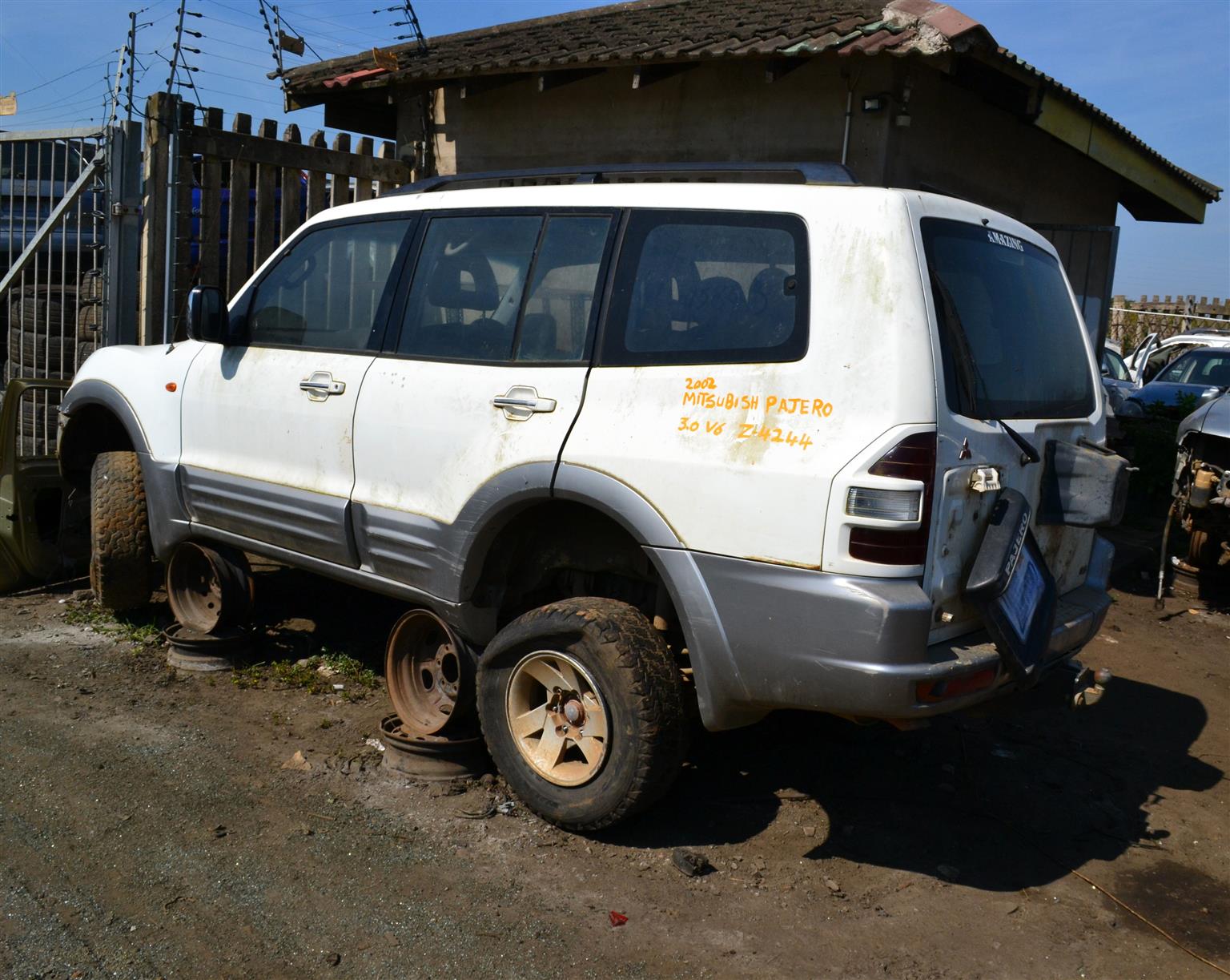 2002 Mitsubishi Pajero 3.0 V6 - Available for Spares
