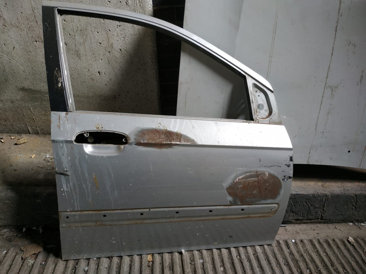 Hyundai Getz Right front door shell for sale - Private Seller