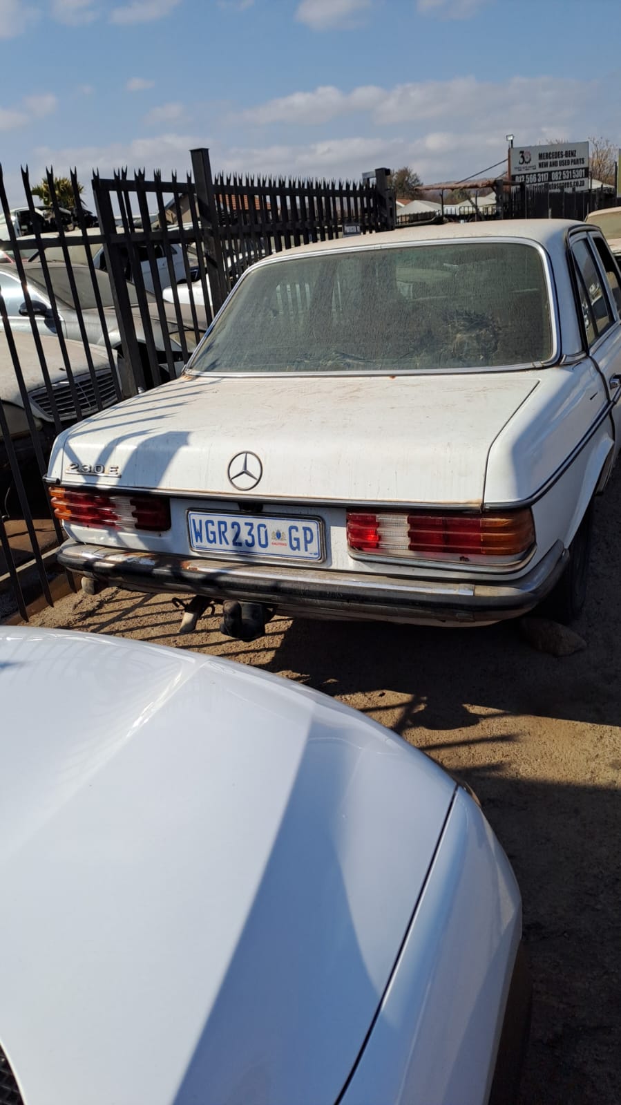 Mercedes Benz W123 230e stripping for spares - Private Seller