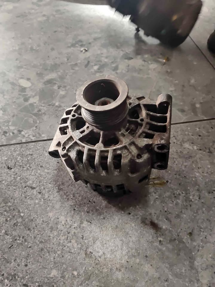 Renault Scenic/Sandero/Logan/Espace/Clio Alternator F4R - Private Seller Renault Scenic/Sandero/Logan/Espace/Clio Alternator F4R - Private Seller